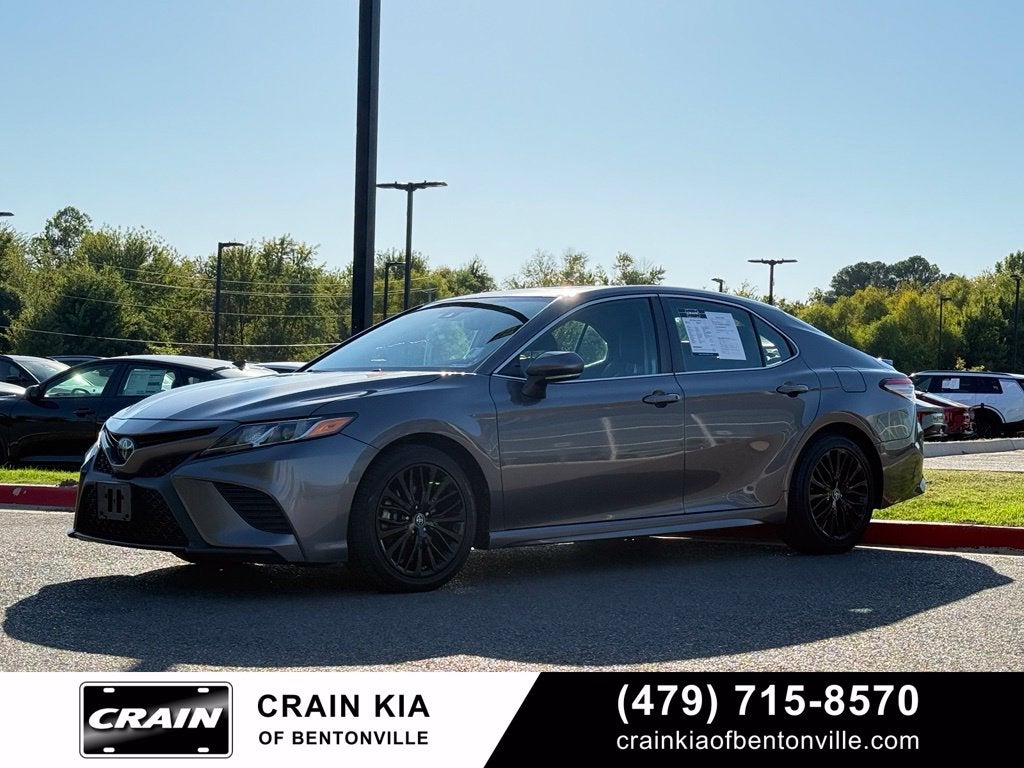 2019 Toyota Camry SE - SUNROOF / CLEAN CARFAX
