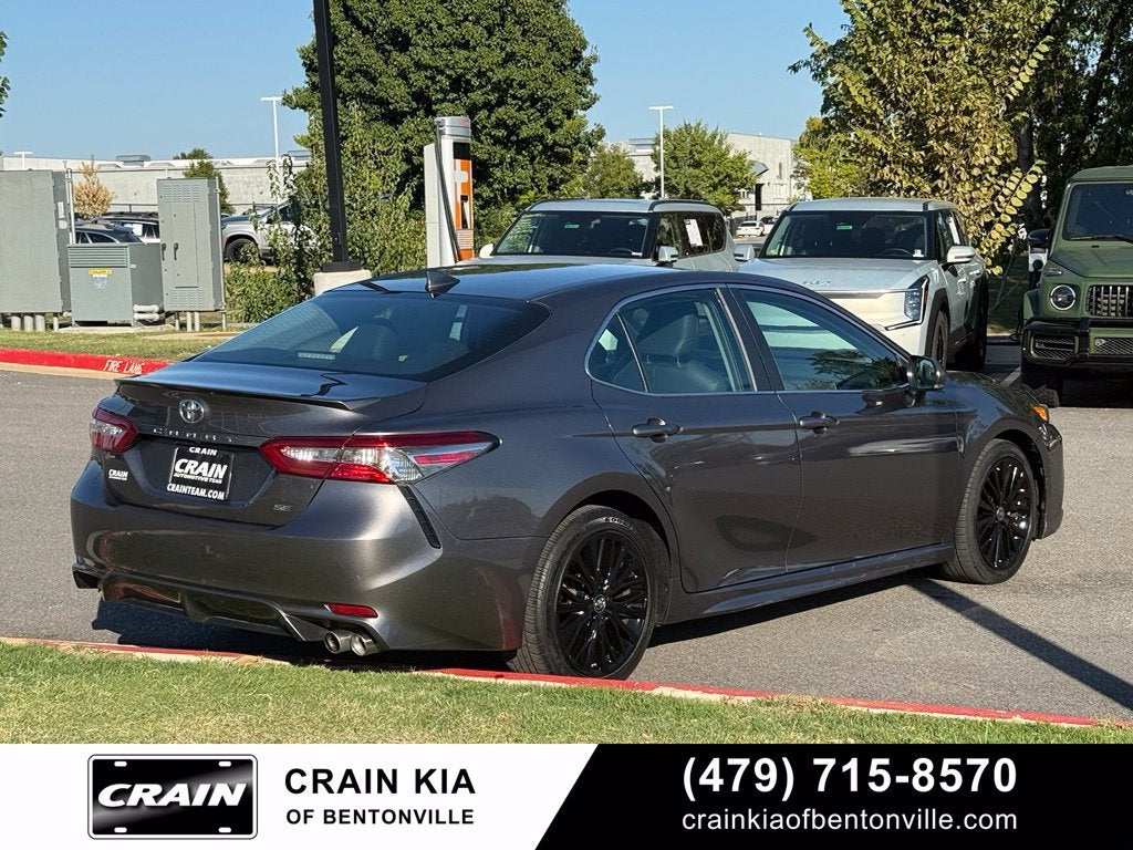 2019 Toyota Camry SE - SUNROOF / CLEAN CARFAX