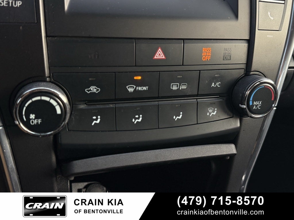 2016 Toyota Camry SE - CLEAN CARFAX HISTORY