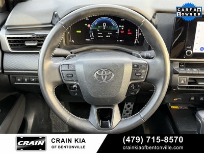 2025 Toyota Camry SE - CLEAN CARFAX / ONE OWNER