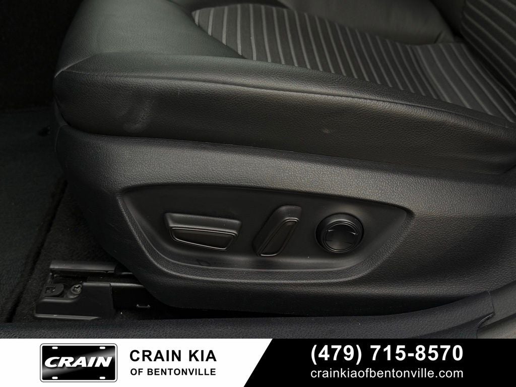 2024 Toyota Camry SE - CLEAN CARFAX / ONE OWNER