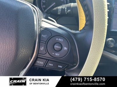 2020 Toyota Camry SE - CLEAN CARFAX / ONE OWNER