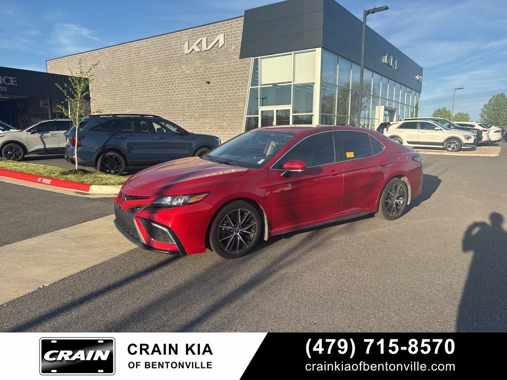 2022 Toyota Camry SE - CLEAN CARFAX / ONE OWNER
