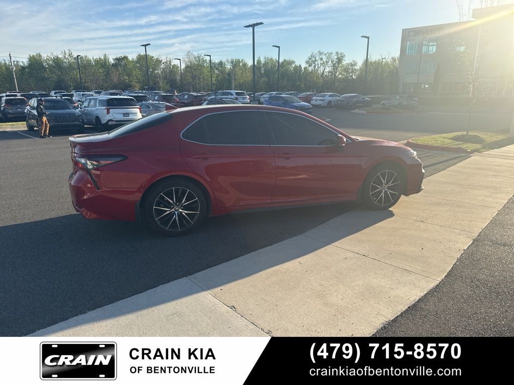 2022 Toyota Camry SE - CLEAN CARFAX / ONE OWNER