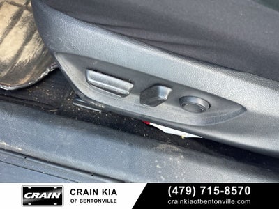 2023 Toyota Camry SE - CLEAN CARFAX / ONE OWNER