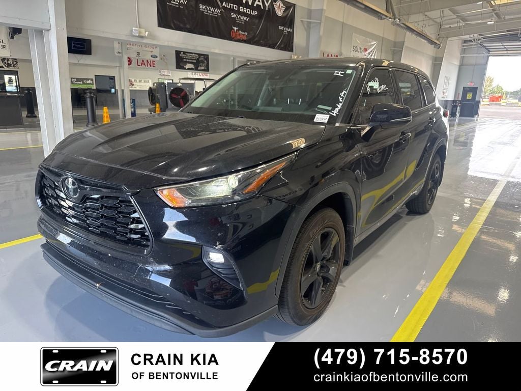 2022 Toyota Highlander LE - AWD