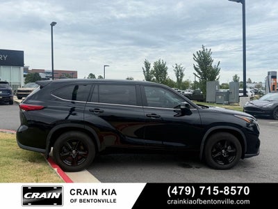 2022 Toyota Highlander LE - AWD