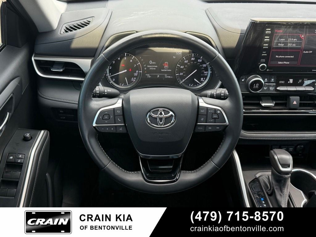 2021 Toyota Highlander XLE - CLEAN CARFAX / SUNROOF