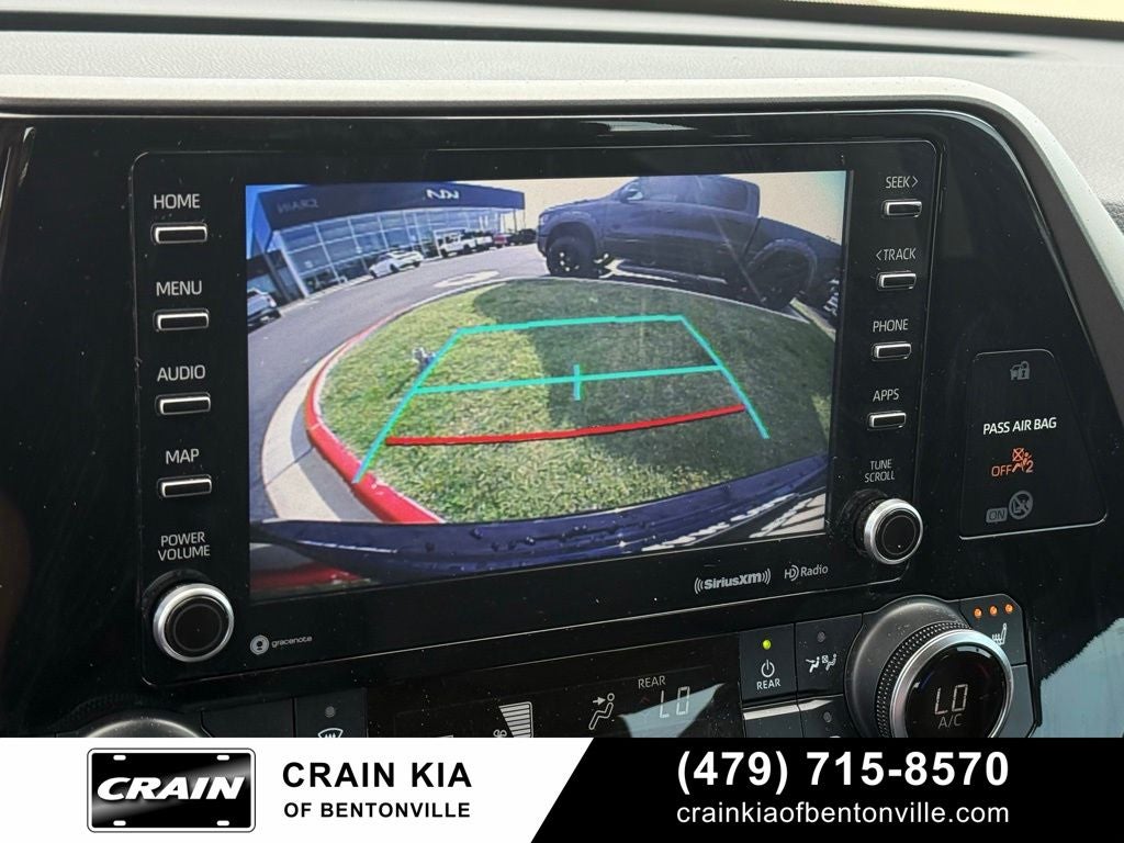 2021 Toyota Highlander XLE - CLEAN CARFAX / SUNROOF