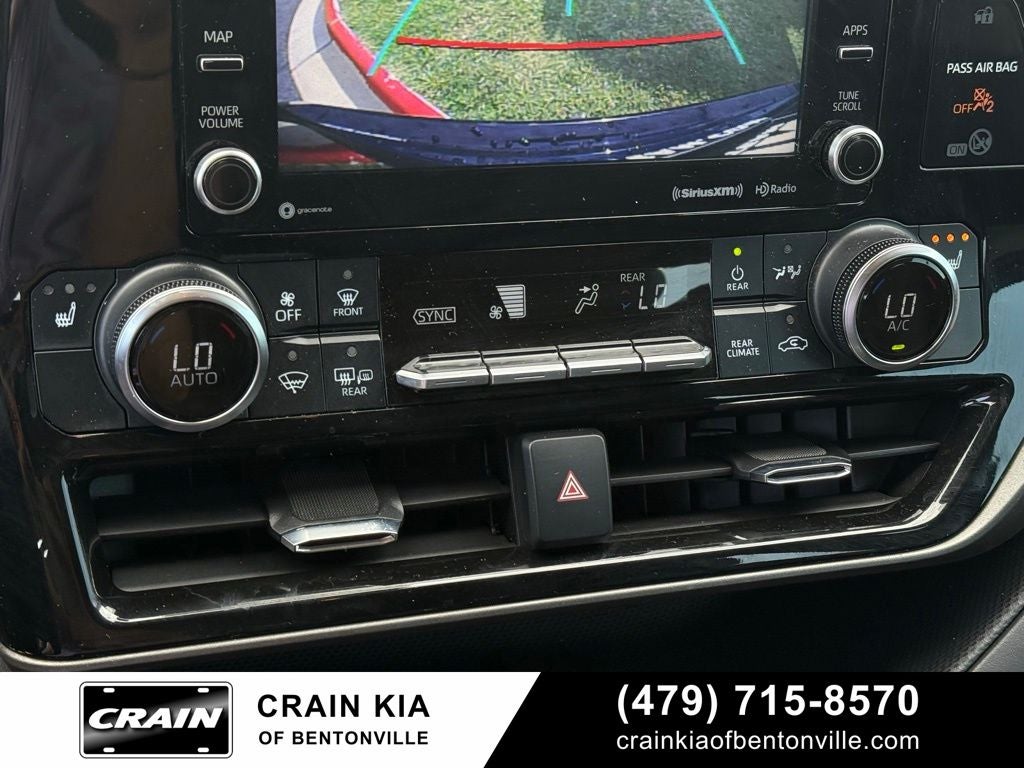2021 Toyota Highlander XLE - CLEAN CARFAX / SUNROOF