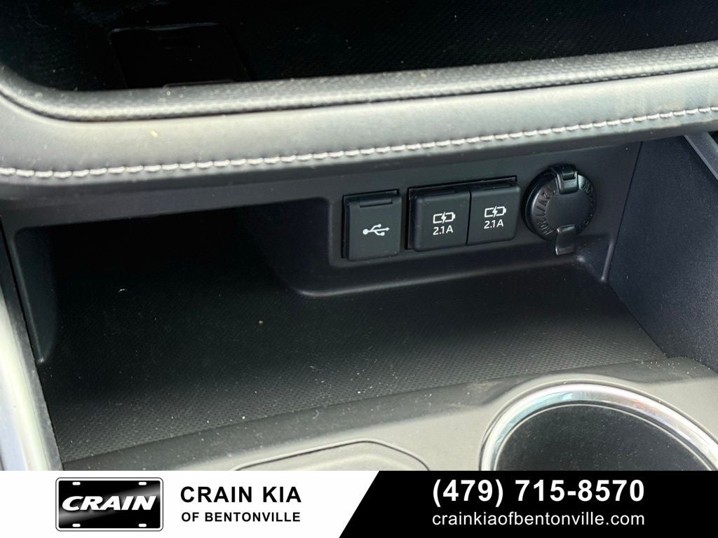 2021 Toyota Highlander XLE - CLEAN CARFAX / SUNROOF