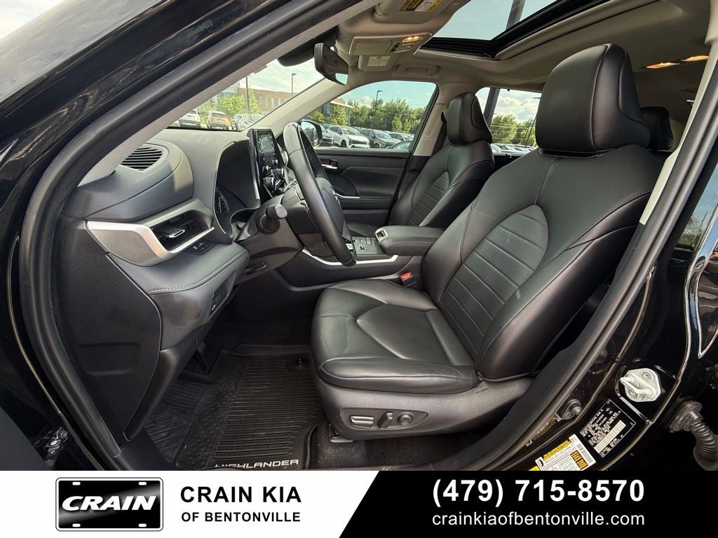 2021 Toyota Highlander XLE - CLEAN CARFAX / SUNROOF