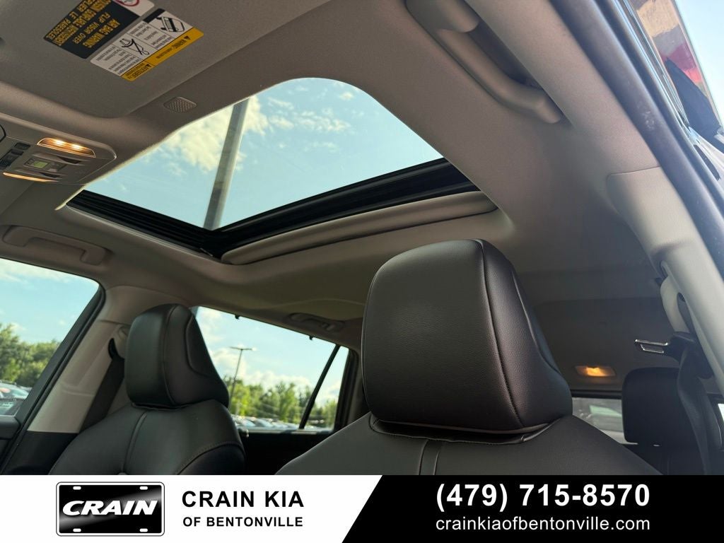 2021 Toyota Highlander XLE - CLEAN CARFAX / SUNROOF