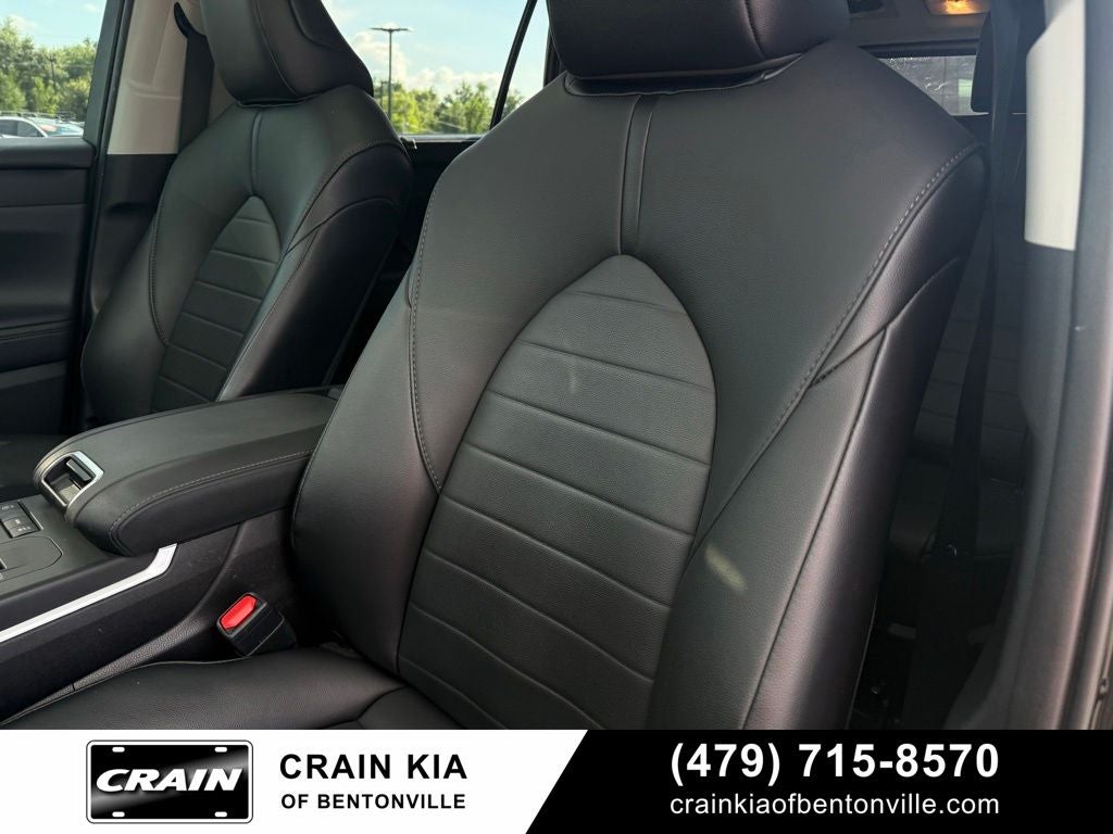 2021 Toyota Highlander XLE - CLEAN CARFAX / SUNROOF