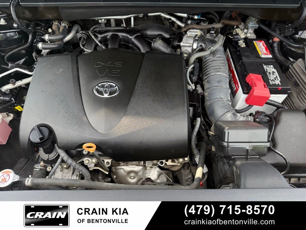 2021 Toyota Highlander XLE - CLEAN CARFAX / SUNROOF