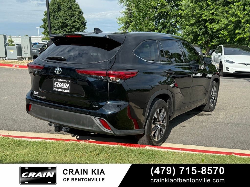 2021 Toyota Highlander XLE - CLEAN CARFAX / SUNROOF