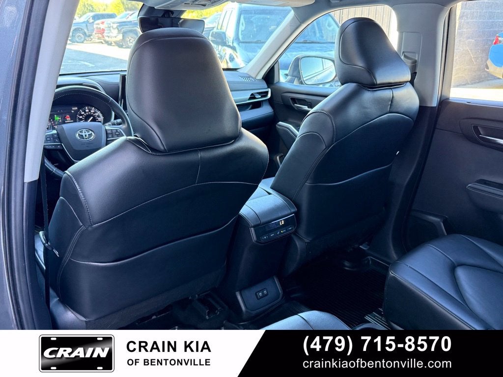2021 Toyota Highlander XLE - SUNROOF
