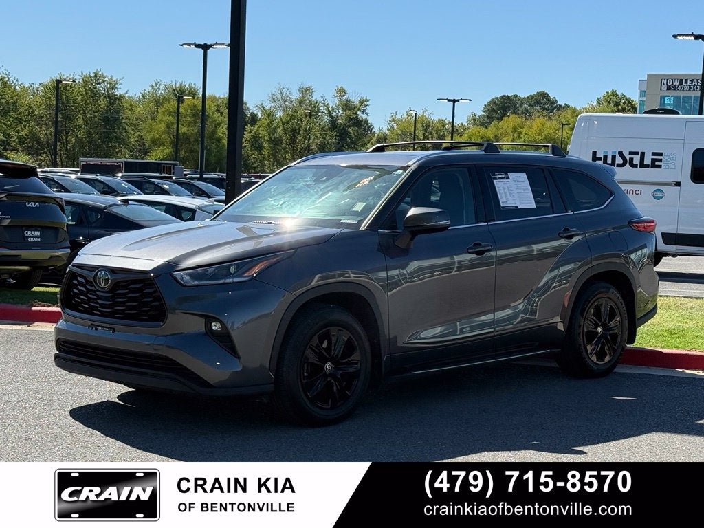 2021 Toyota Highlander XLE - SUNROOF