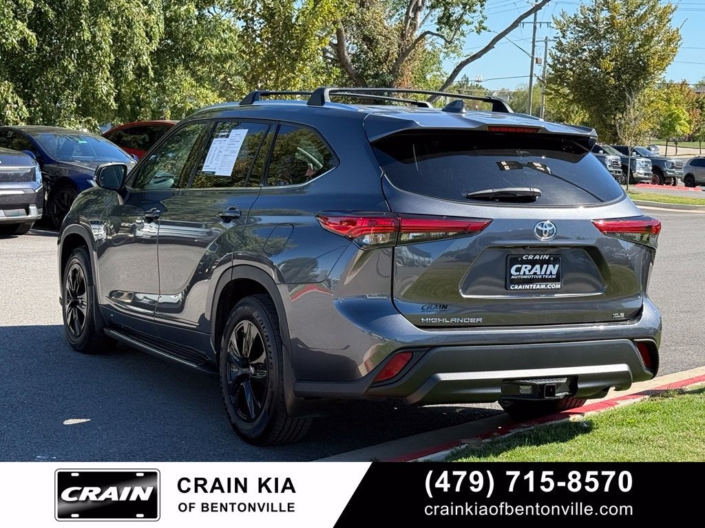 2021 Toyota Highlander XLE - SUNROOF