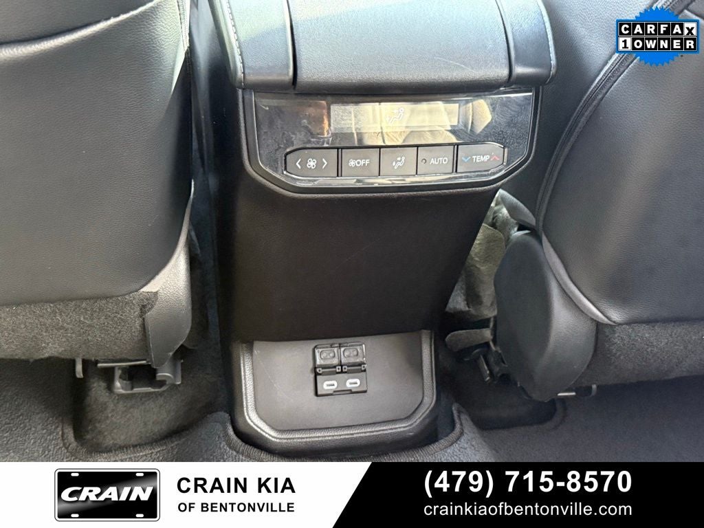 2023 Toyota Highlander XLE - SUNROOF / CARFAX ONE OWNER