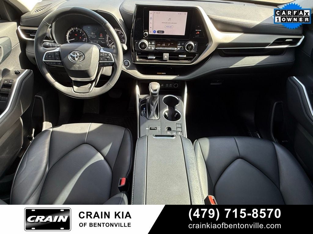 2023 Toyota Highlander XLE - SUNROOF / CARFAX ONE OWNER