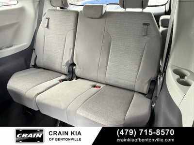 2022 Toyota Sienna LE 8 Passenger - CLEAN CARFAX