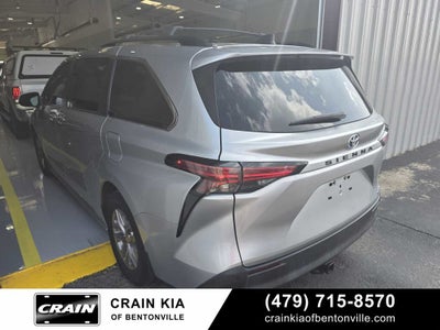 2022 Toyota Sienna XLE 8 Passenger - CARFAX ONE OWNER