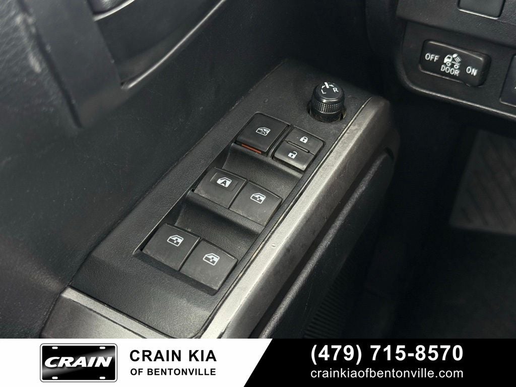 2021 Toyota Tacoma SR5 V6 - 4WD / CLEAN CARFAX