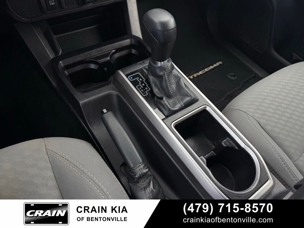 2021 Toyota Tacoma SR5 V6 - 4WD / CLEAN CARFAX