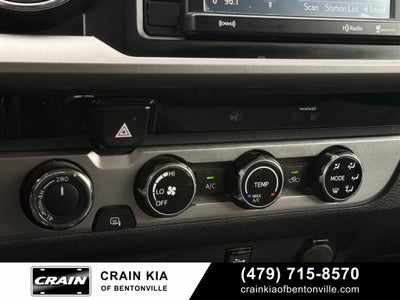 2017 Toyota Tacoma SR5 V6 - 4WD / CARFAX ONE OWNER