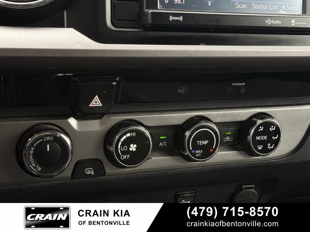 2017 Toyota Tacoma SR5 V6 - 4WD / CARFAX ONE OWNER