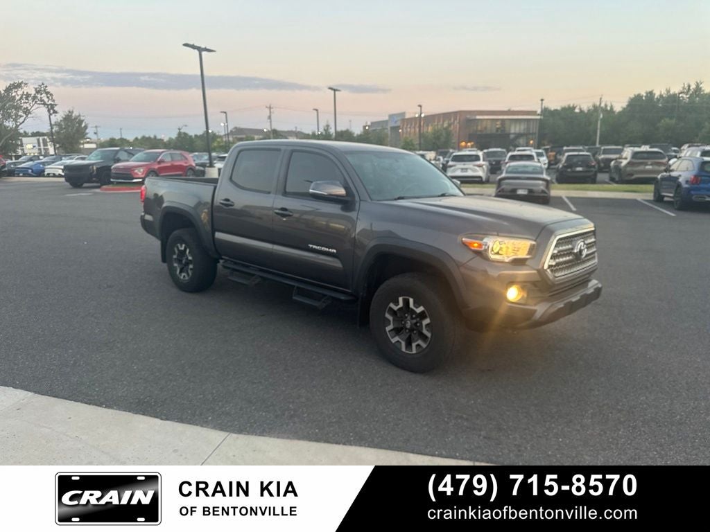 2017 Toyota Tacoma TRD Off-Road Premium V6 - 4WD / SUNROOF / CLEAN CARFAX
