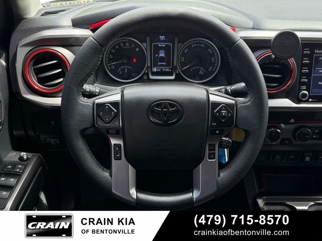 2021 Toyota Tacoma SR5 V6 - 4WD / CLEAN CARFAX / LIFTED!