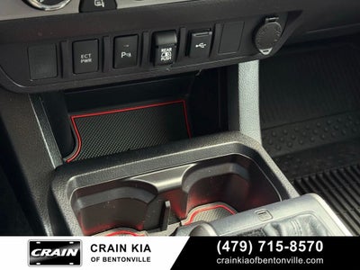 2021 Toyota Tacoma SR5 V6 - 4WD / CLEAN CARFAX / LIFTED!