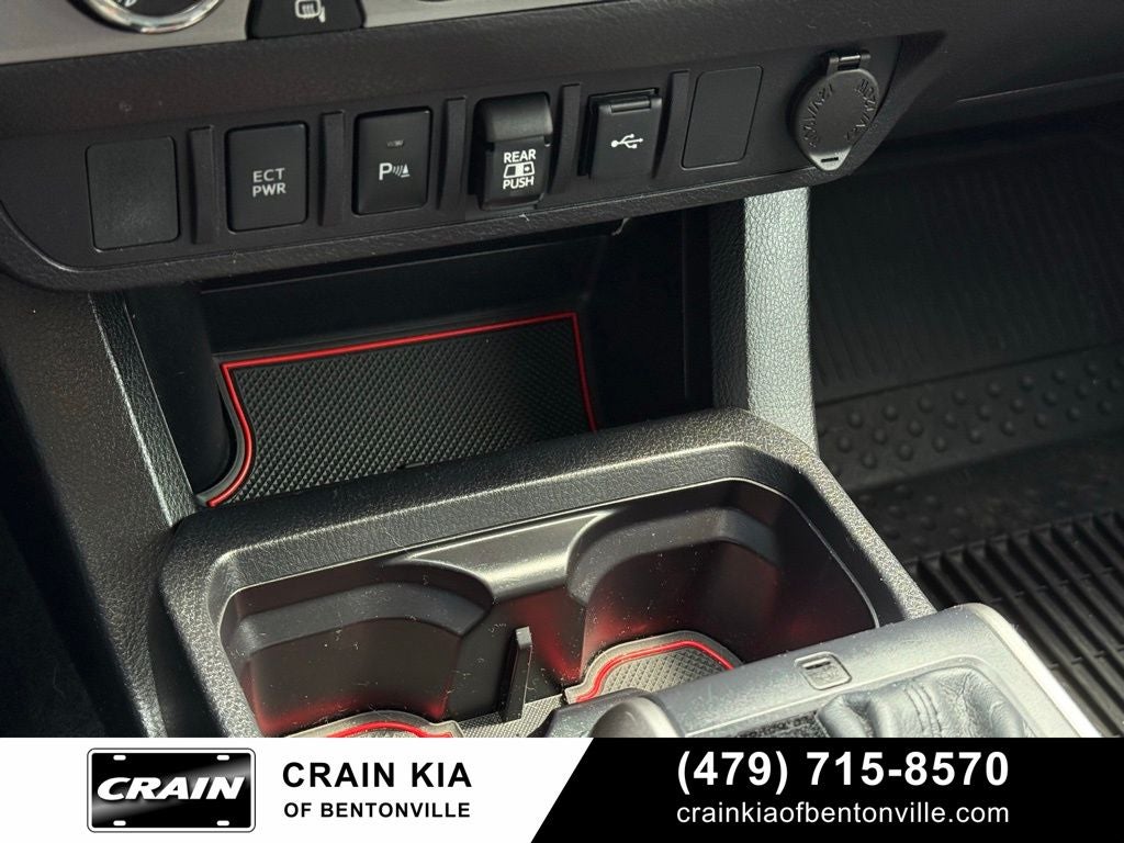 2021 Toyota Tacoma SR5 V6 - 4WD / CLEAN CARFAX / LIFTED!