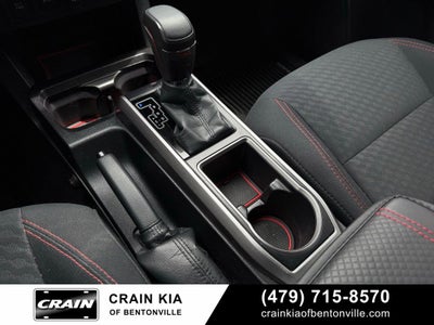 2021 Toyota Tacoma SR5 V6 - 4WD / CLEAN CARFAX / LIFTED!