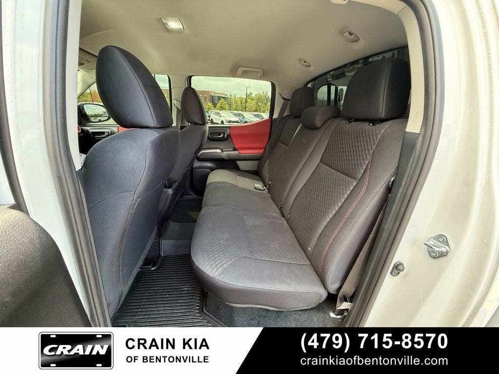 2021 Toyota Tacoma SR5 V6 - 4WD / CLEAN CARFAX / LIFTED!