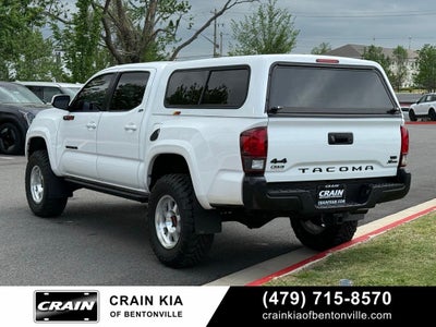 2021 Toyota Tacoma SR5 V6 - 4WD / CLEAN CARFAX / LIFTED!