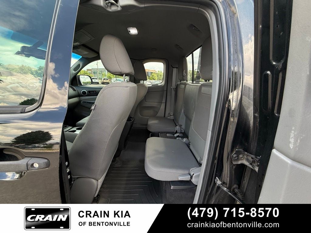 2013 Toyota Tacoma Base - 4WD / CARFAX ONE OWNER