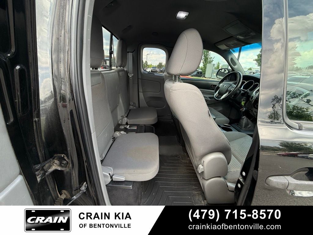 2013 Toyota Tacoma Base - 4WD / CARFAX ONE OWNER