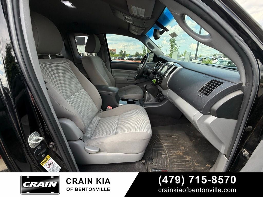 2013 Toyota Tacoma Base - 4WD / CARFAX ONE OWNER