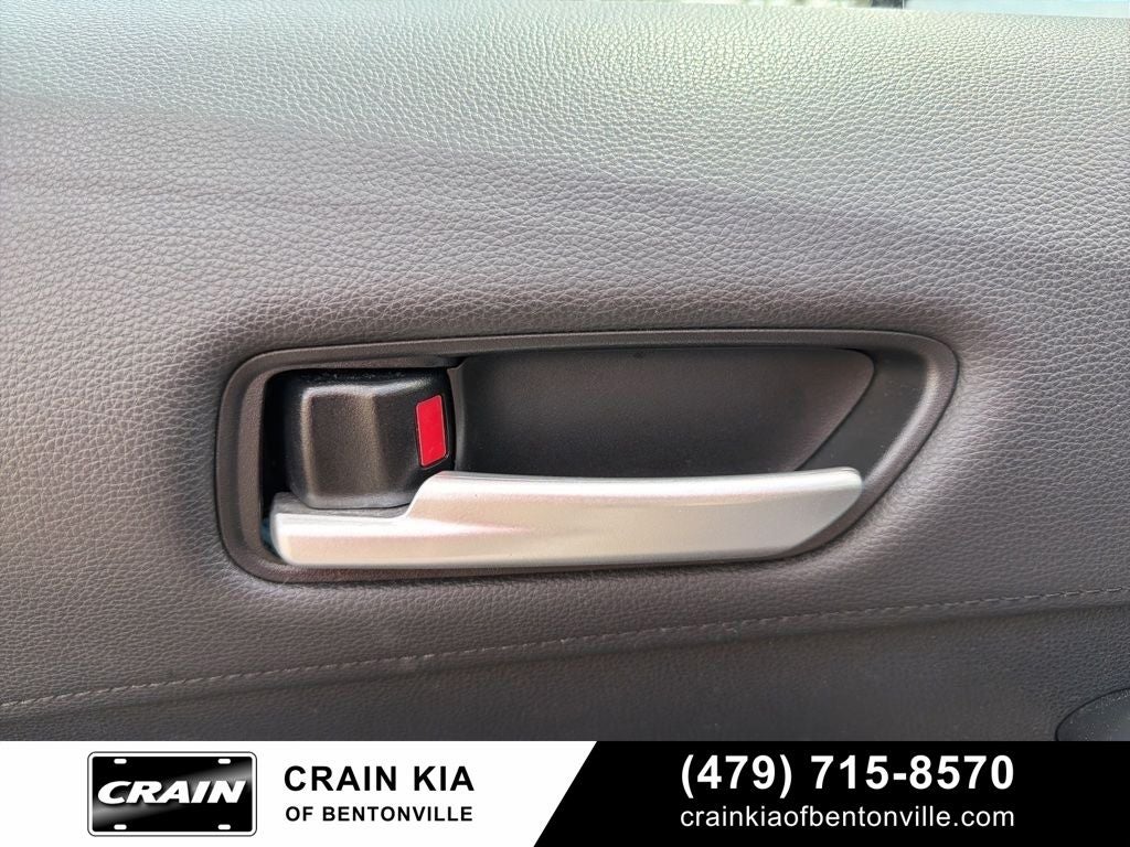 2020 Toyota Corolla SE - CLEAN CARFAX HISTORY