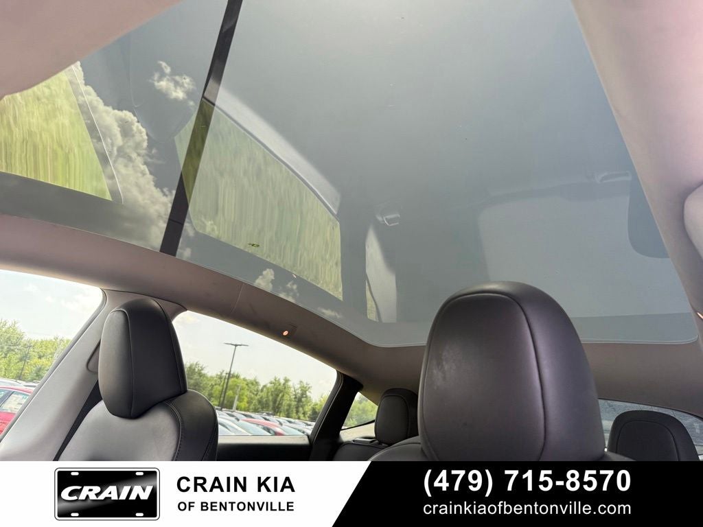 2024 Tesla Model Y Long Range - AWD / CLEAN CARFAX / ONE OWNER