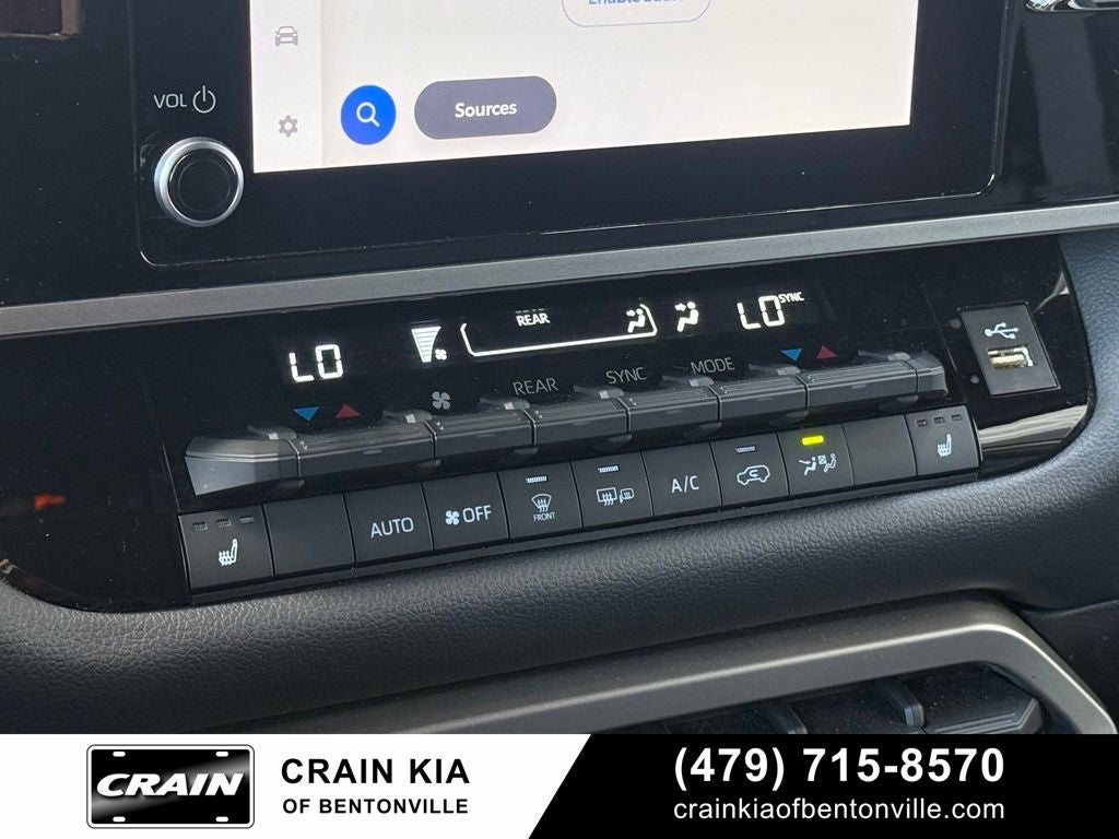 2025 Toyota Sequoia SR5 - 4WD / SUNROOF / CLEAN CARFAX / ONE OWNER