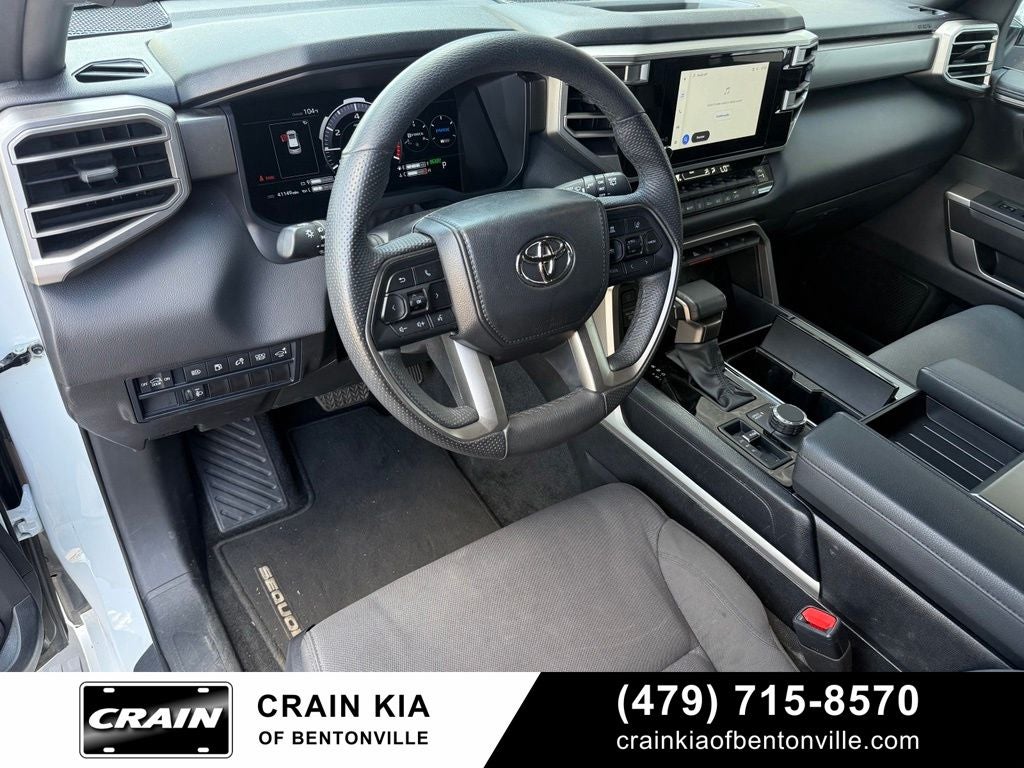 2025 Toyota Sequoia SR5 - 4WD / SUNROOF / CLEAN CARFAX / ONE OWNER