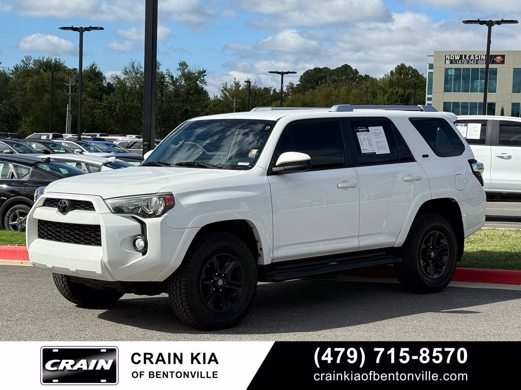 2018 Toyota 4Runner SR5 - 4WD / CLEAN CARFAX