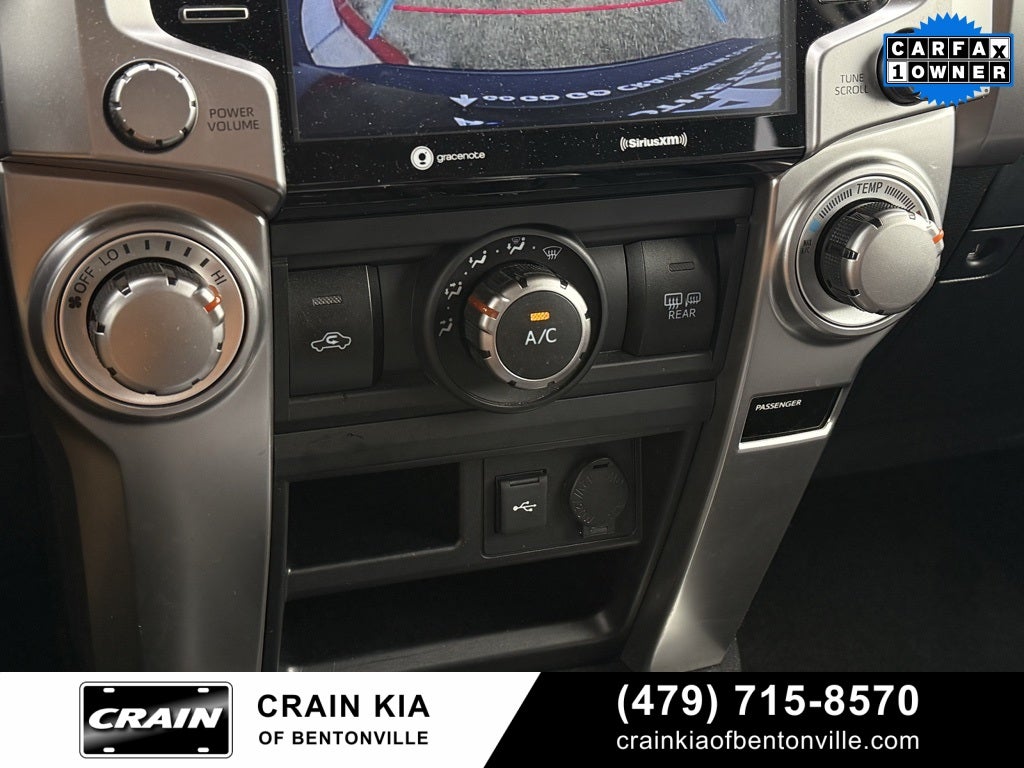 2023 Toyota 4Runner SR5 - 4WD / CLEAN CARFAX / ONE OWNER