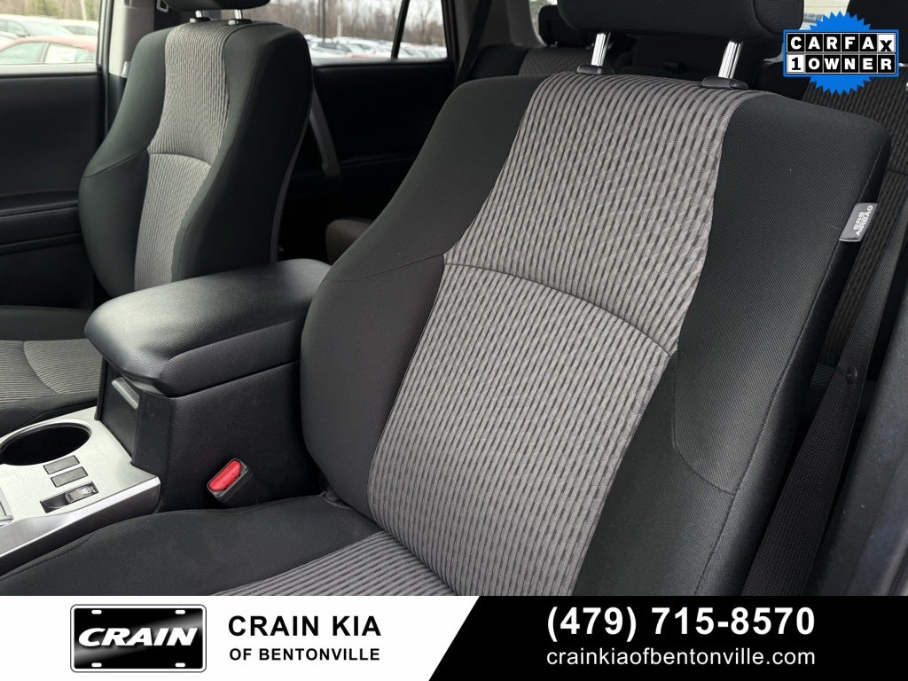 2023 Toyota 4Runner SR5 - 4WD / CLEAN CARFAX / ONE OWNER