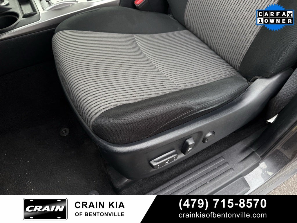 2023 Toyota 4Runner SR5 - 4WD / CLEAN CARFAX / ONE OWNER