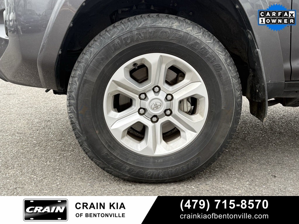 2023 Toyota 4Runner SR5 - 4WD / CLEAN CARFAX / ONE OWNER